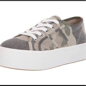 Steve Madden Women's Emmi Sneaker